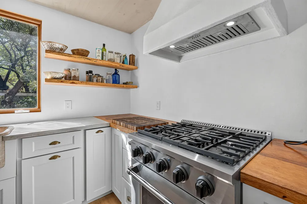 2609 Oak Ridge Drive Spicewood, TX 78669