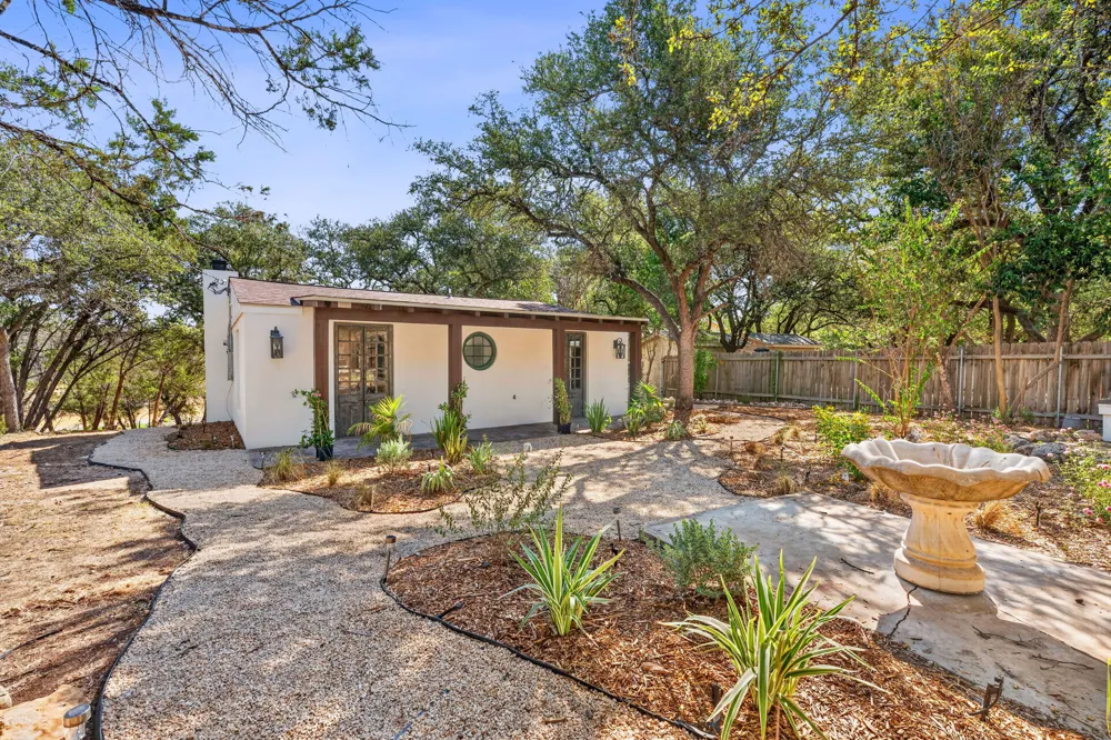 2609 Oak Ridge Drive Spicewood, TX 78669