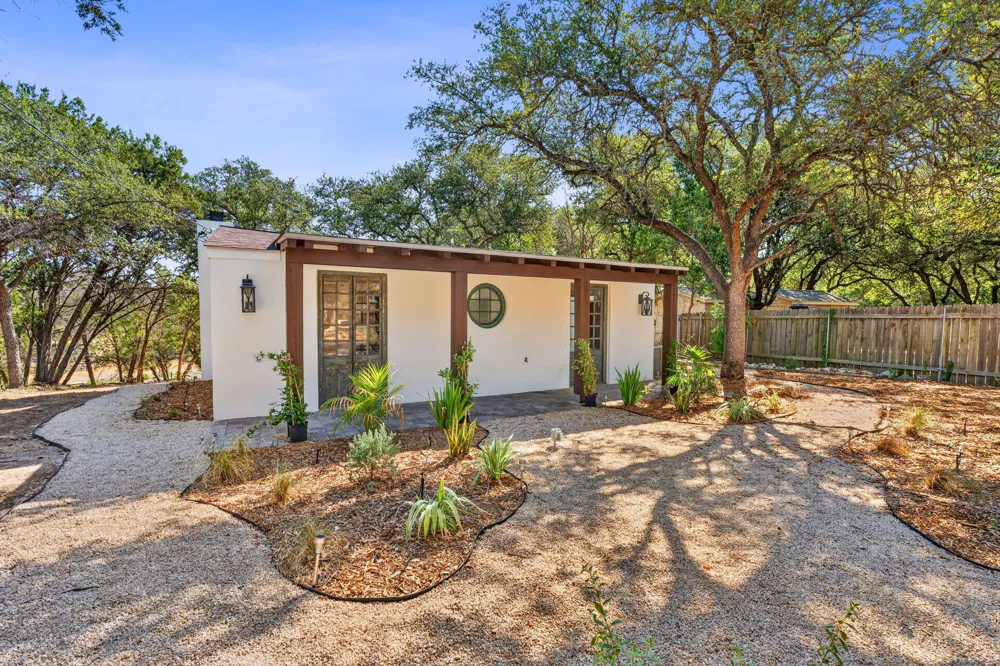 2609 Oak Ridge Drive Spicewood, TX 78669