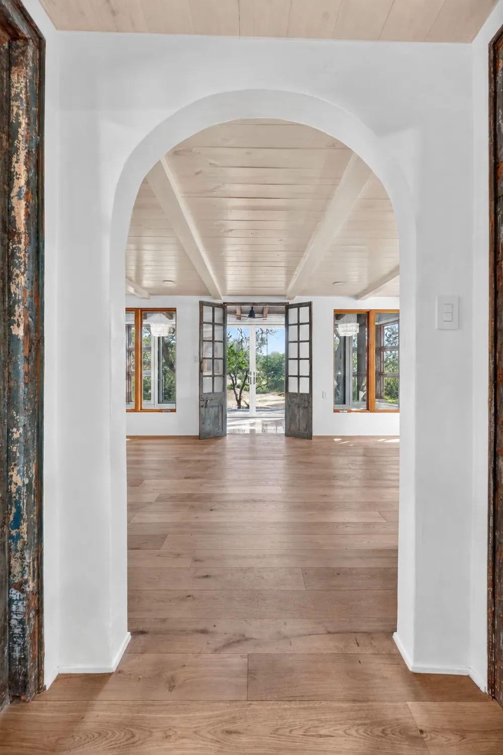 2609 Oak Ridge Drive Spicewood, TX 78669