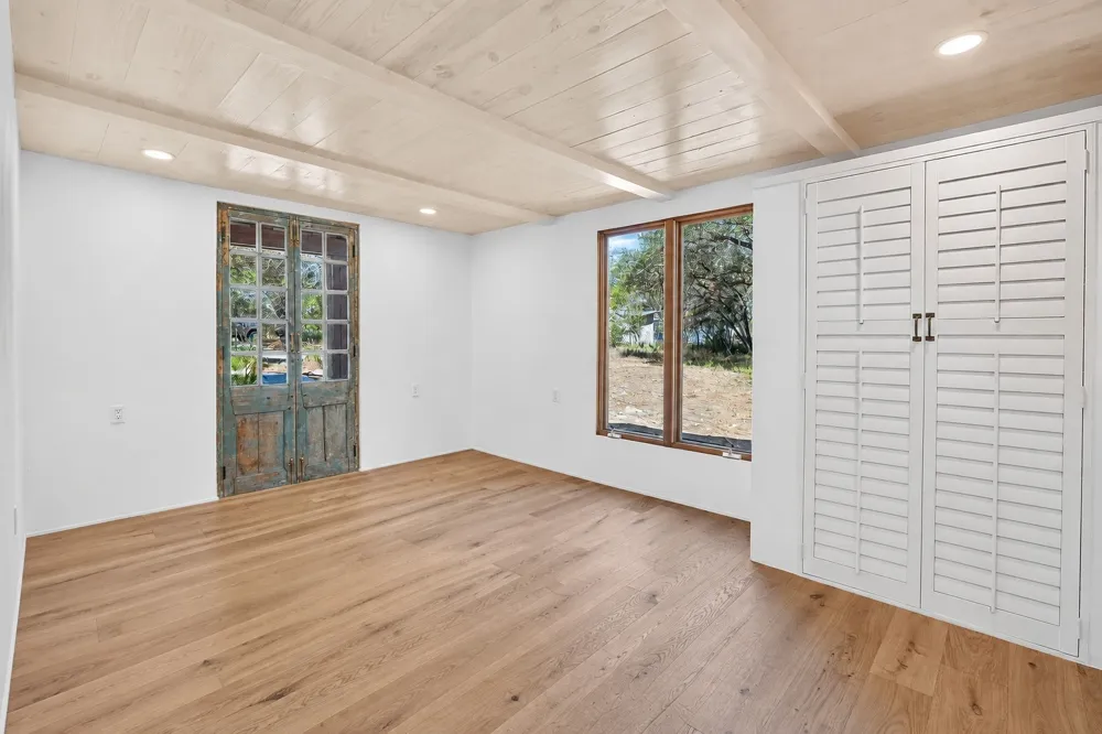 2609 Oak Ridge Drive Spicewood, TX 78669