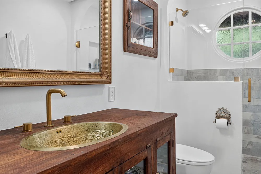 2609 Oak Ridge Drive Spicewood, TX 78669