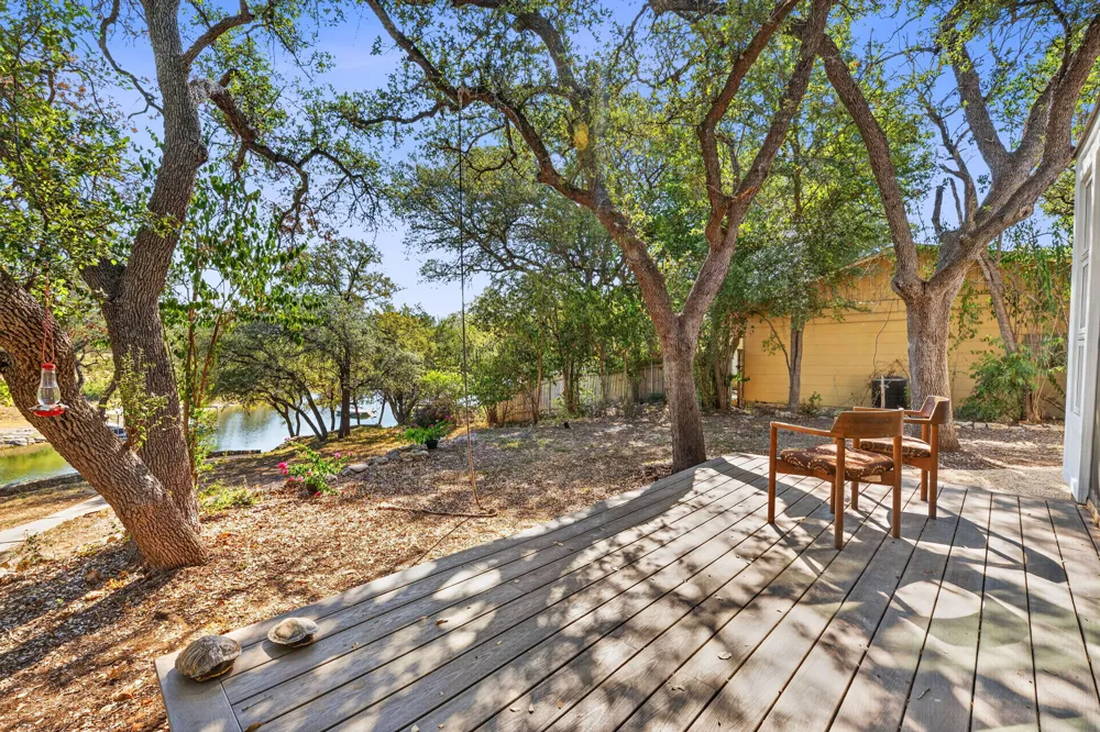 2609 Oak Ridge Drive Spicewood, TX 78669