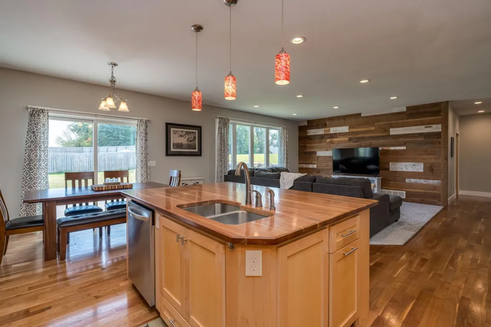 705 Maple Lane Eagle Lake, MN 56024