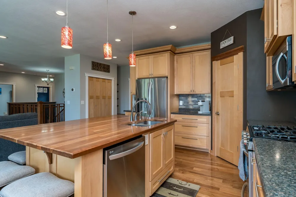 705 Maple Lane Eagle Lake, MN 56024