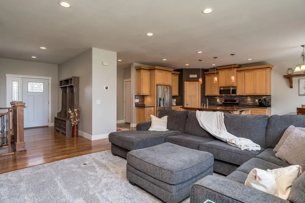 705 Maple Lane Eagle Lake, MN 56024