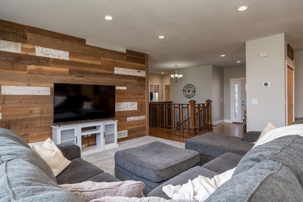 705 Maple Lane Eagle Lake, MN 56024