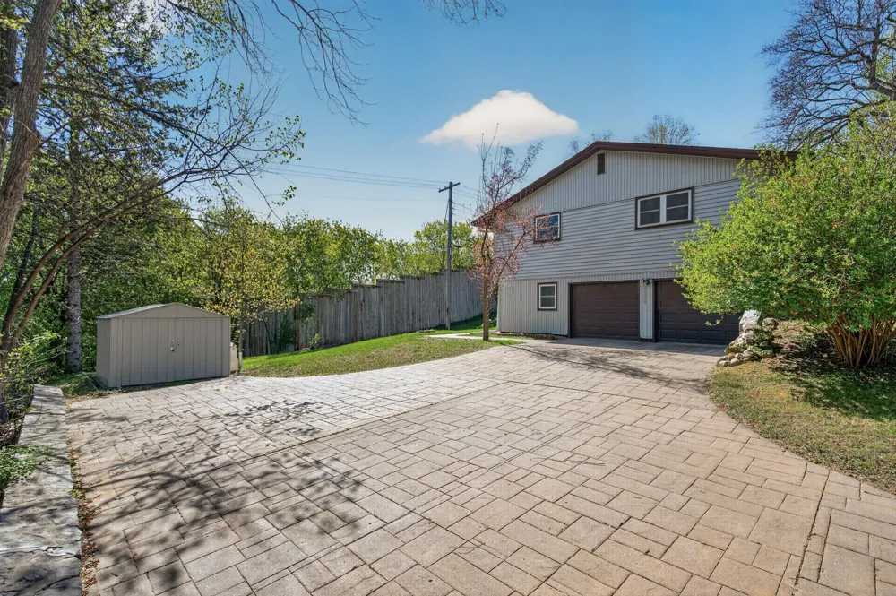 2580 Winfield Avenue Golden Valley, MN 55422