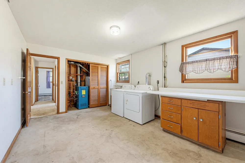 64 9th Avenue NE Hutchinson, MN 55350