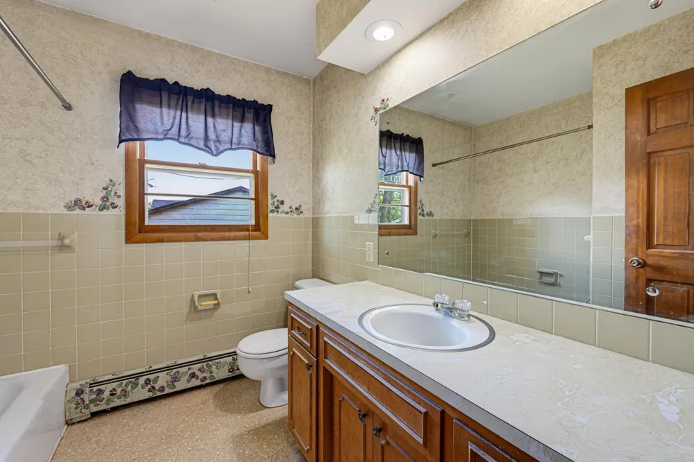 64 9th Avenue NE Hutchinson, MN 55350