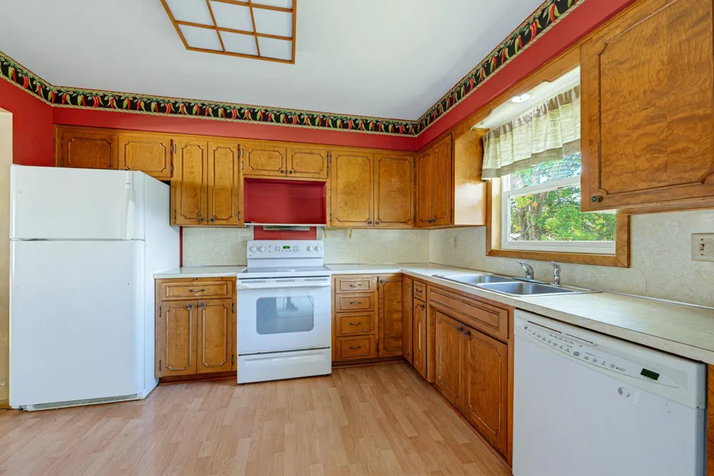 64 9th Avenue NE Hutchinson, MN 55350