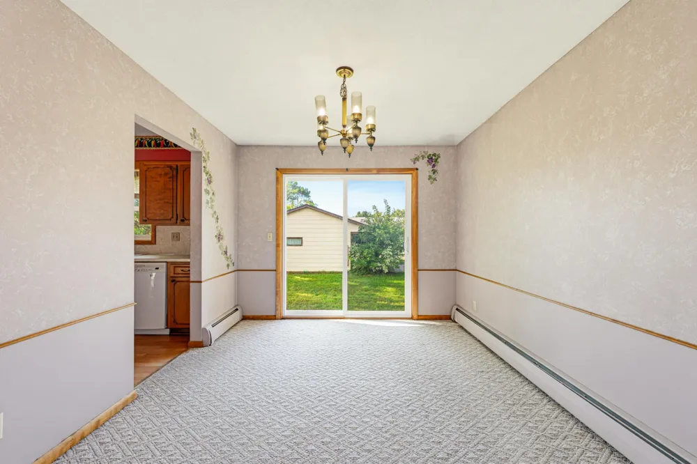64 9th Avenue NE Hutchinson, MN 55350