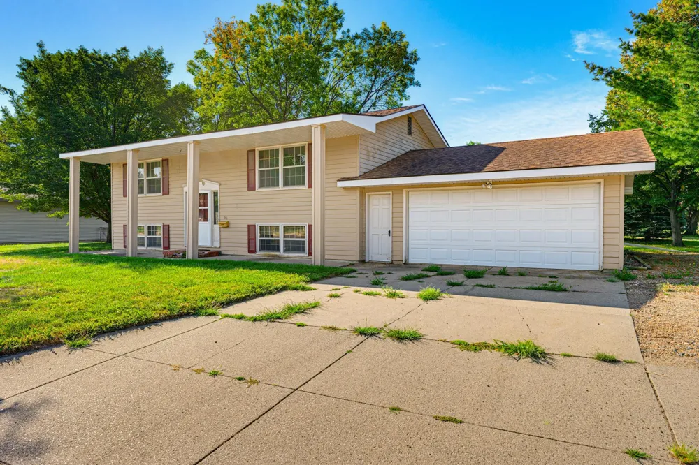 64 9th Avenue NE Hutchinson, MN 55350