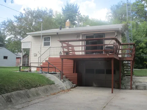 721 Riverside Court