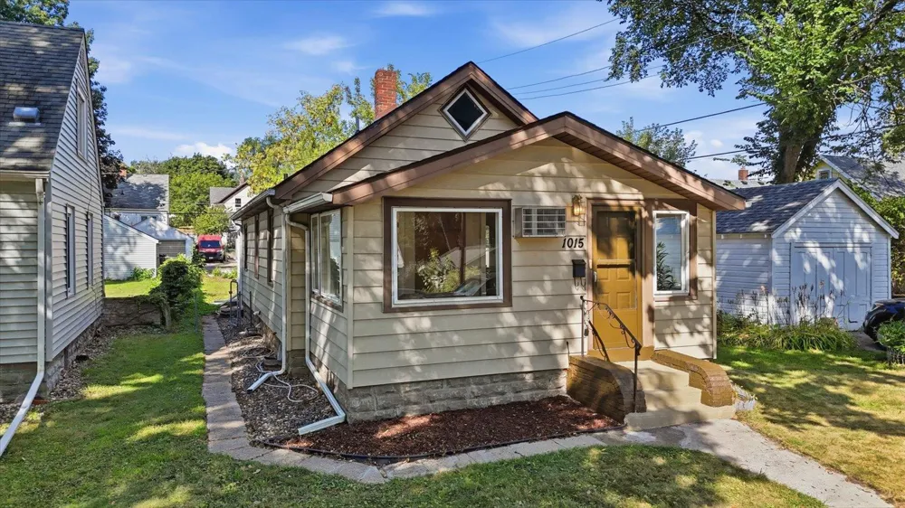 1015 Kruse Street West Saint Paul, MN 55118