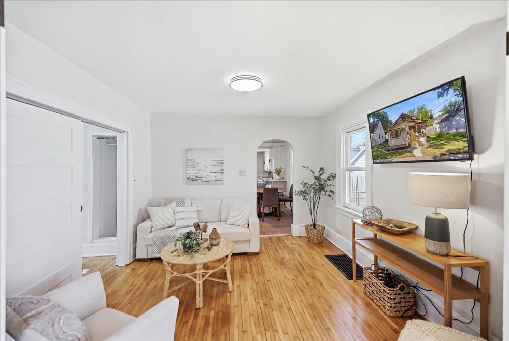 1015 Kruse Street West Saint Paul, MN 55118