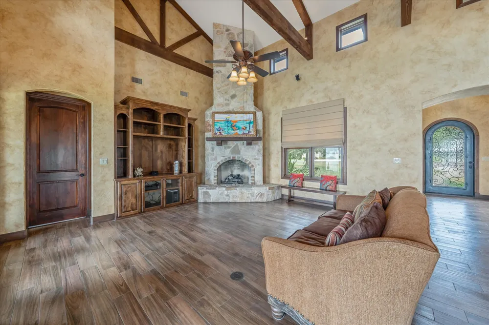 1160 The Shores Drive Corsicana, TX 75109