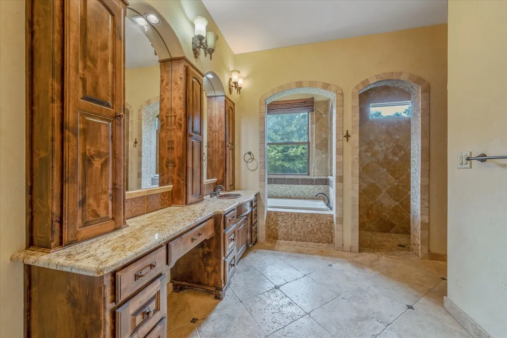 1160 The Shores Drive Corsicana, TX 75109