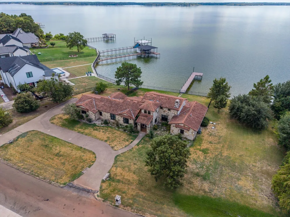 1160 The Shores Drive Corsicana, TX 75109