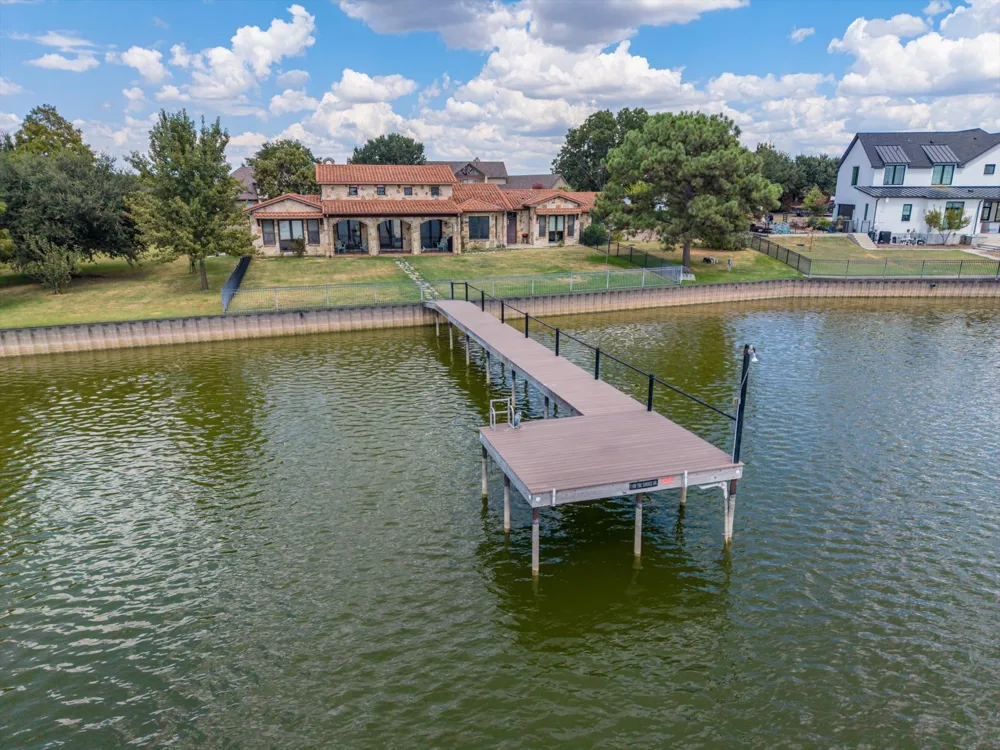 1160 The Shores Drive Corsicana, TX 75109