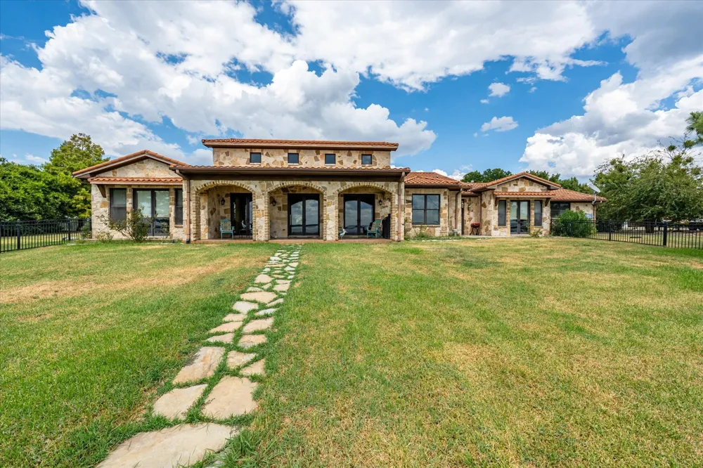 1160 The Shores Drive Corsicana, TX 75109