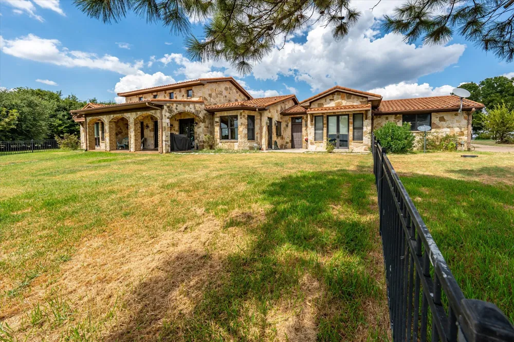 1160 The Shores Drive Corsicana, TX 75109