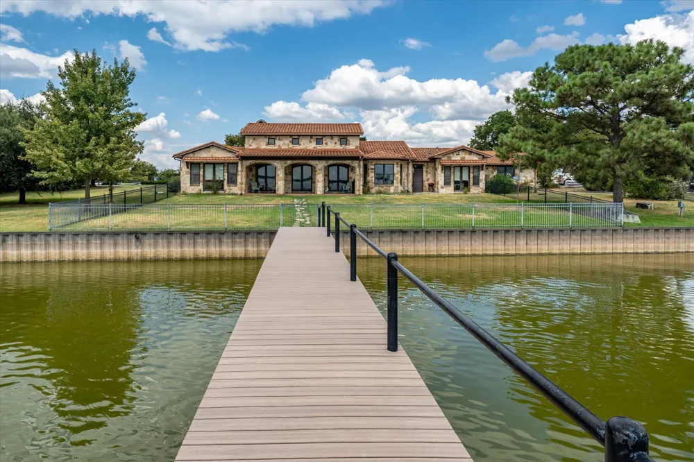 1160 The Shores Drive Corsicana, TX 75109