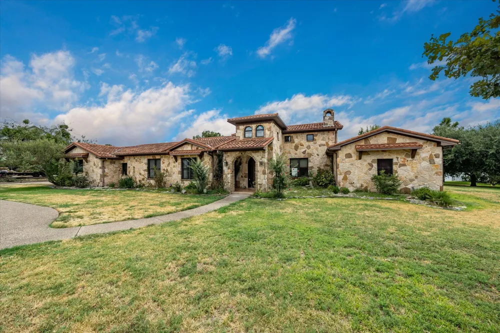 1160 The Shores Drive Corsicana, TX 75109