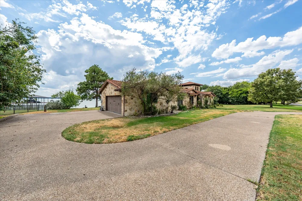 1160 The Shores Drive Corsicana, TX 75109