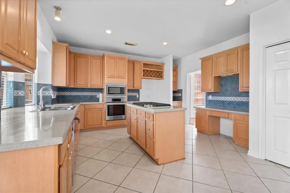 9218 Memorial Pines Way Spring, TX 77379