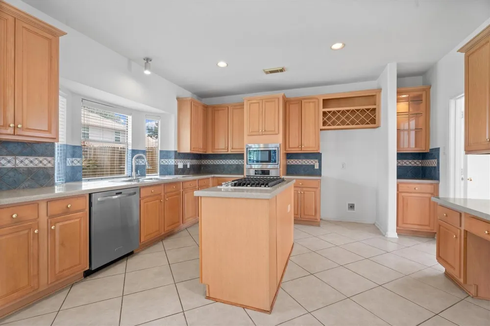 9218 Memorial Pines Way Spring, TX 77379