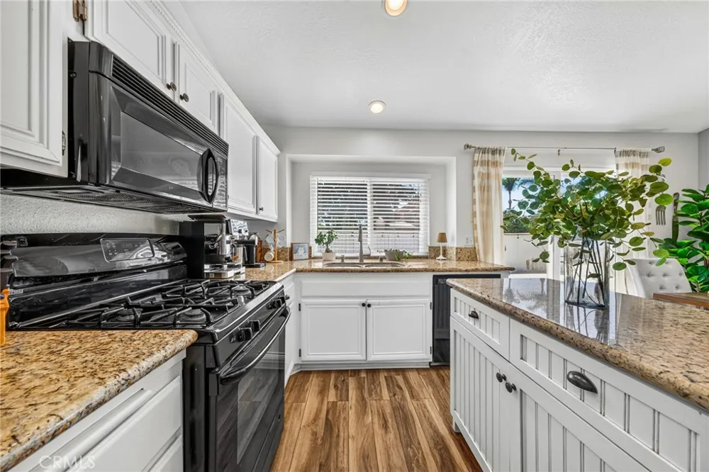3956 Klamath River Ontario, CA 91761