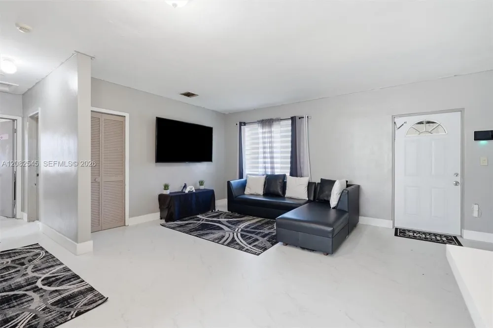 19801 NE 1st Ave Miami, FL 33179