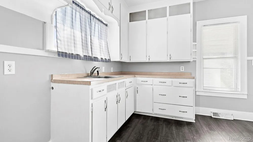 1635 Mill Street Lincoln Park City, MI 48146
