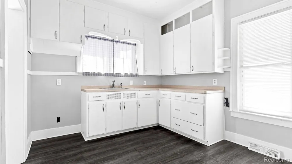 1635 Mill Street Lincoln Park City, MI 48146