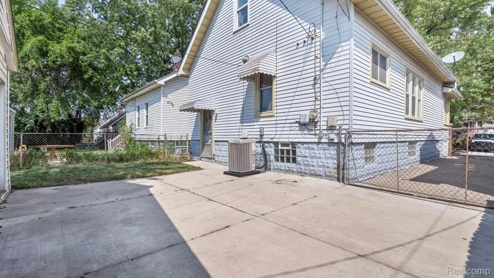 1635 Mill Street Lincoln Park City, MI 48146