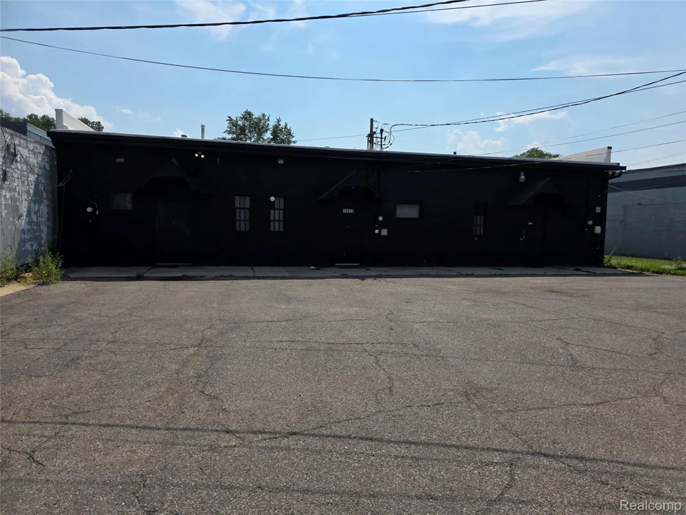 10620 W W. 9 Mile Road Oak Park City, MI 48237