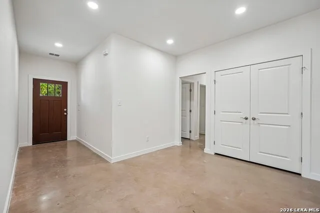 287 DEER OAKS DR Lakehills, TX 78063