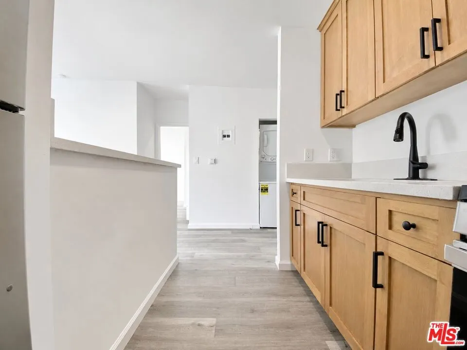 1240 S Bronson Avenue #9 Los Angeles, CA 90019