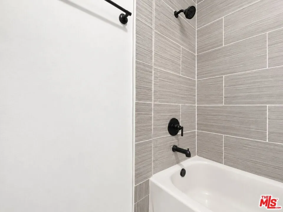 1240 S Bronson Avenue #9 Los Angeles, CA 90019