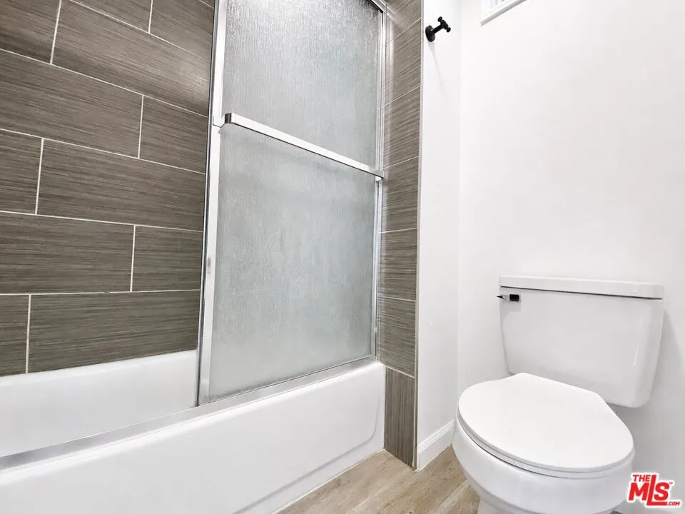1240 S Bronson Avenue #9 Los Angeles, CA 90019