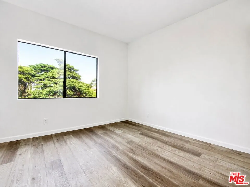 1240 S Bronson Avenue #9 Los Angeles, CA 90019