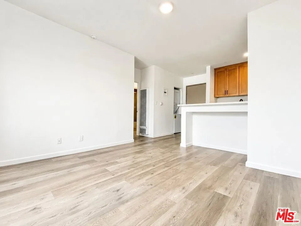 1240 S Bronson Avenue #9 Los Angeles, CA 90019