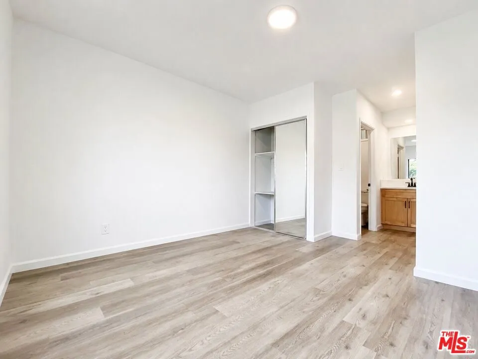 1240 S Bronson Avenue #9 Los Angeles, CA 90019