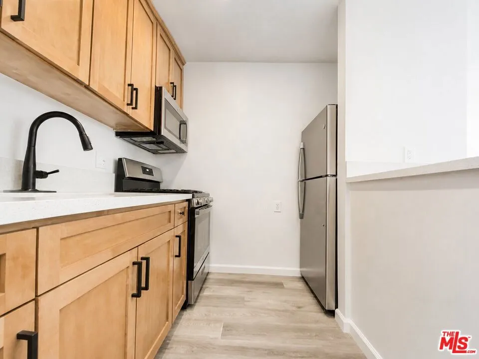 1240 S Bronson Avenue #9 Los Angeles, CA 90019