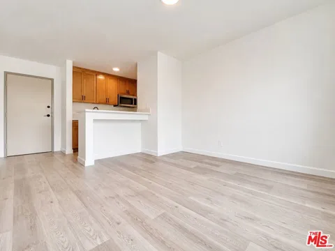 1240 S Bronson Avenue #9