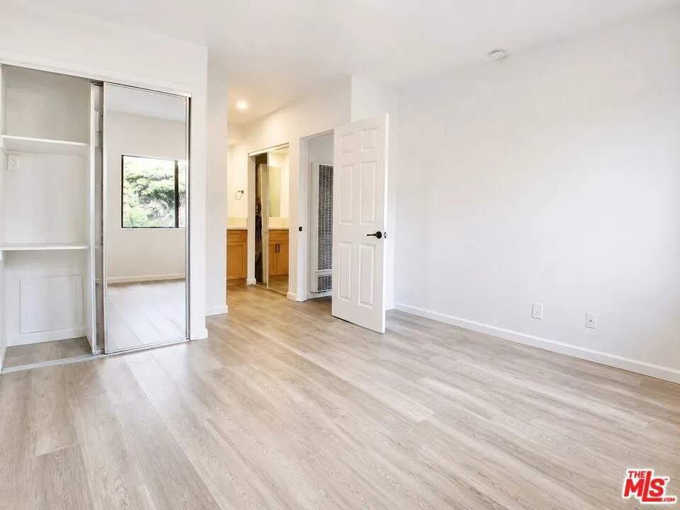 1240 S Bronson Avenue #9 Los Angeles, CA 90019