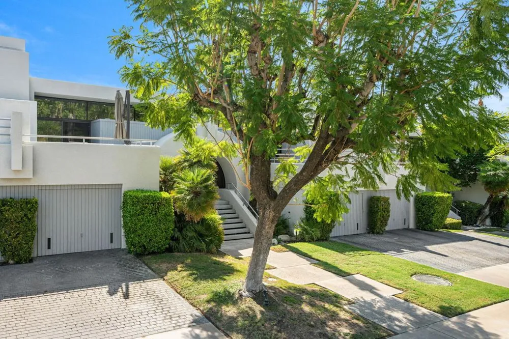 1530 Kaweah Road Palm Springs, CA 92262