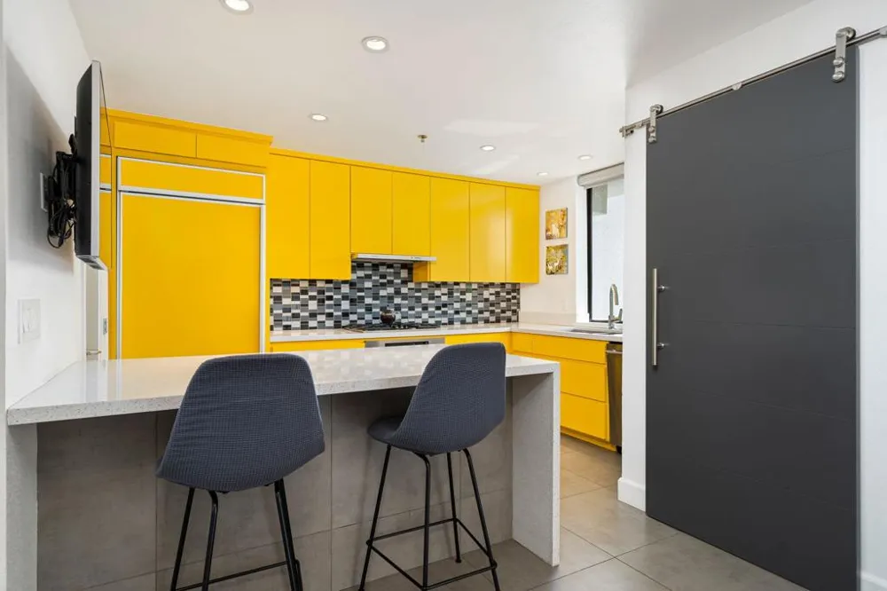 1530 Kaweah Road Palm Springs, CA 92262