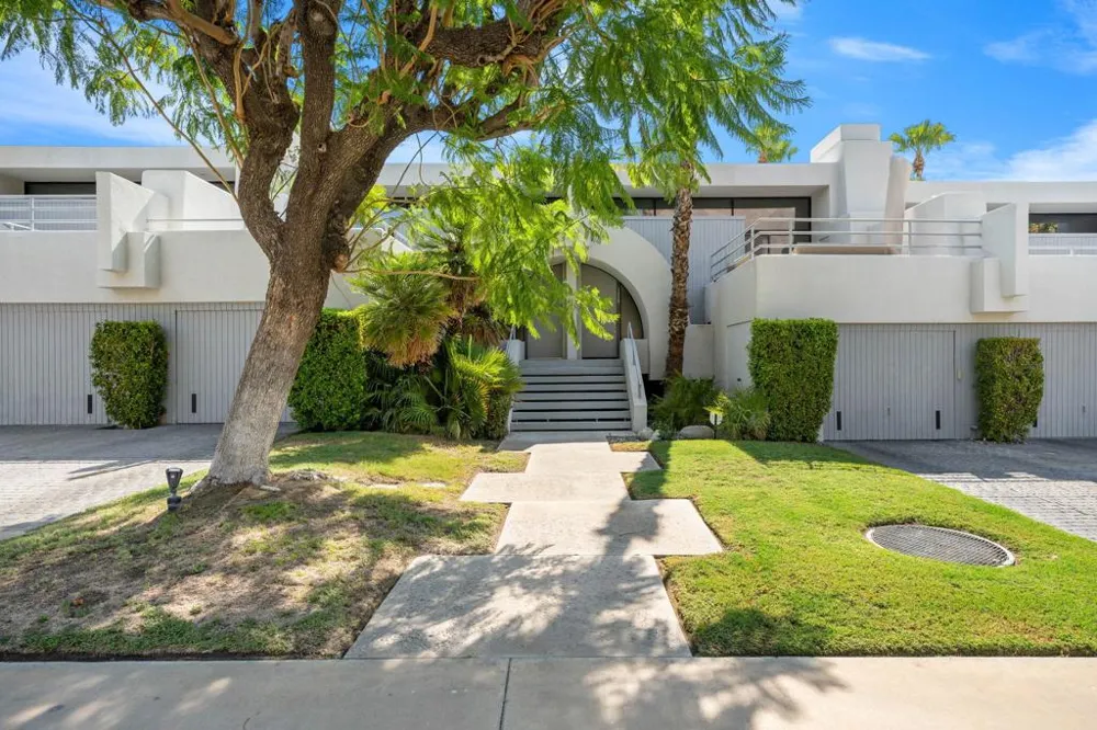 1530 Kaweah Road Palm Springs, CA 92262